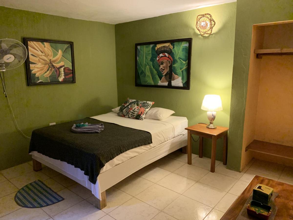 Can Jam Retreat Negril Luaran gambar
